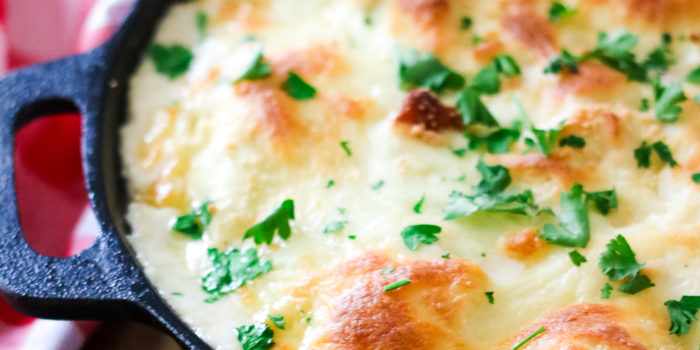 Chicken Alfredo Ravioli Bake is a cheesy crowd-pleasing dinner that has only 4 ingredients! Takes just minutes to get on the table!