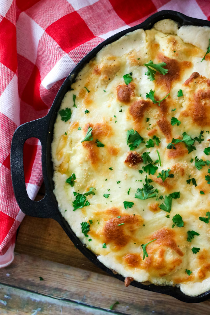 Chicken Alfredo Ravioli Bake is a cheesy crowd-pleasing dinner that has only 4 ingredients! Takes just minutes to get on the table!