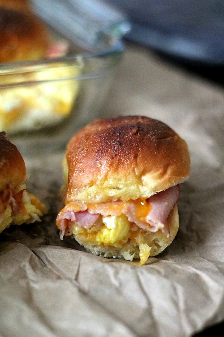 Cheesy Ham & Egg Breakfast Sliders