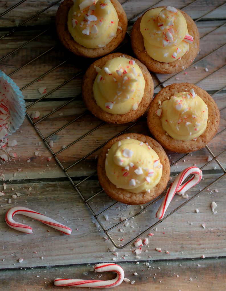 Peppermint Cheesecake Cookie Cups are so easy to make and look stunningly festive on your holiday table! Five ingredients is all you need to make these little bites of holiday joy! #peppermint #christmascookie #cheesecake