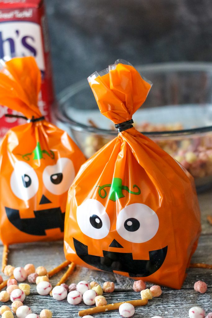 Welchs Fruit' n Yogurt Trick or Treat Snack Mix (1 of 1)