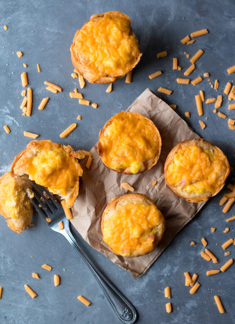 Cheesy Ham & Egg Biscuit Cups are an easy and delicious breakfast. Egg, cheese and ham all baked up in a biscuit cup is breakfast perfection!