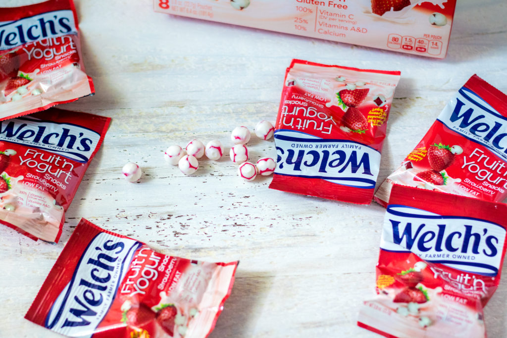 Make back to school fun with this cute First Day Of School Lunch with a special treat, Welch’s Fruit ‘n Yogurt Snacks! The perfect back to school snack!