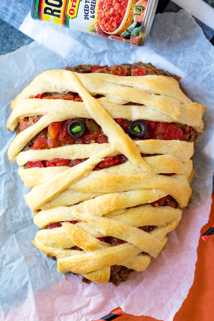 Mummy Meatloaf is a spooky and delicious Halloween dinner your little ghouls and goblins will love! Flavorful meatloaf wrapped in crescent mummy strips yum!