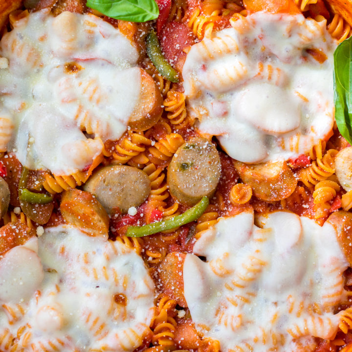 One Pot Sausage and Peppers Pasta is going to be your new go to dinner for busy weeknights. A flavorful crowdpleaser that takes no time!