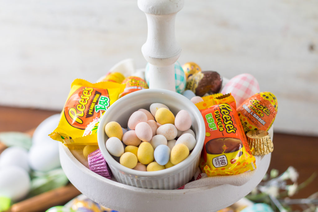 This Easter Tiered Tray is the perfect centerpiece for your Easter celebrations this year! Filled with everyone's favorite delicious candy, yum!