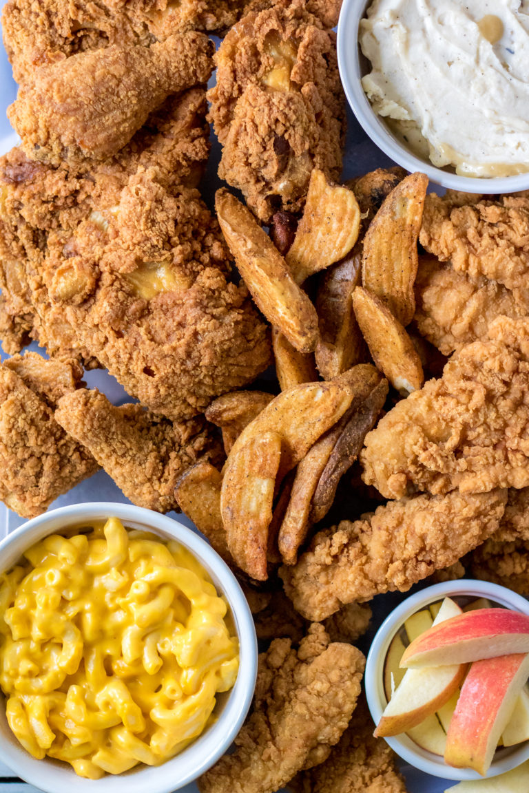 This Easy Chicken Dinner Board is a quick and delicious way to serve up an easy dinner everyone will love without spending a minute in the kitchen!