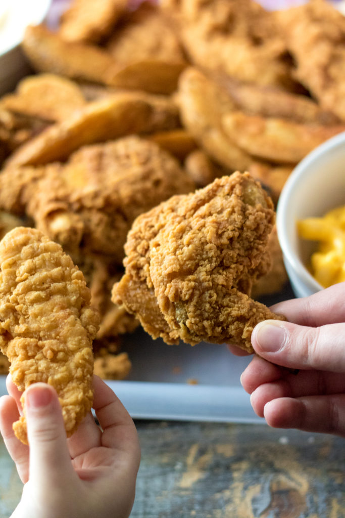 This Easy Chicken Dinner Board is a quick and delicious way to serve up an easy dinner everyone will love without spending a minute in the kitchen!