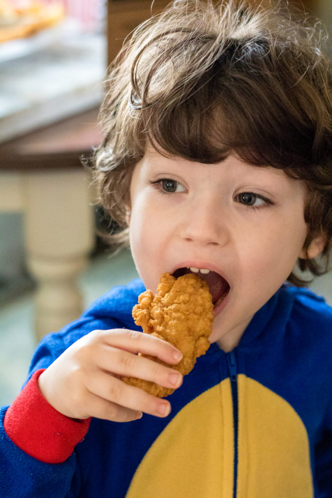 This Easy Chicken Dinner Board is a quick and delicious way to serve up an easy dinner everyone will love without spending a minute in the kitchen!