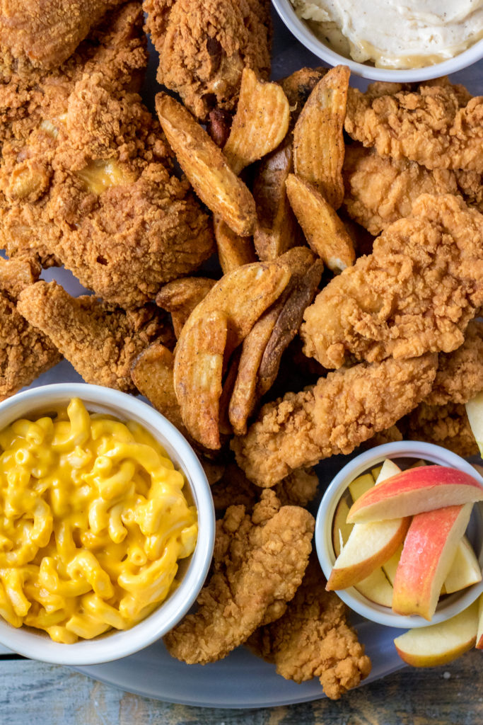 This Easy Chicken Dinner Board is a quick and delicious way to serve up an easy dinner everyone will love without spending a minute in the kitchen!