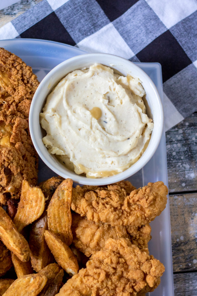 This Easy Chicken Dinner Board is a quick and delicious way to serve up an easy dinner everyone will love without spending a minute in the kitchen!