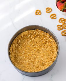 No Bake Strawberry Pretzel Pie pretzel crust