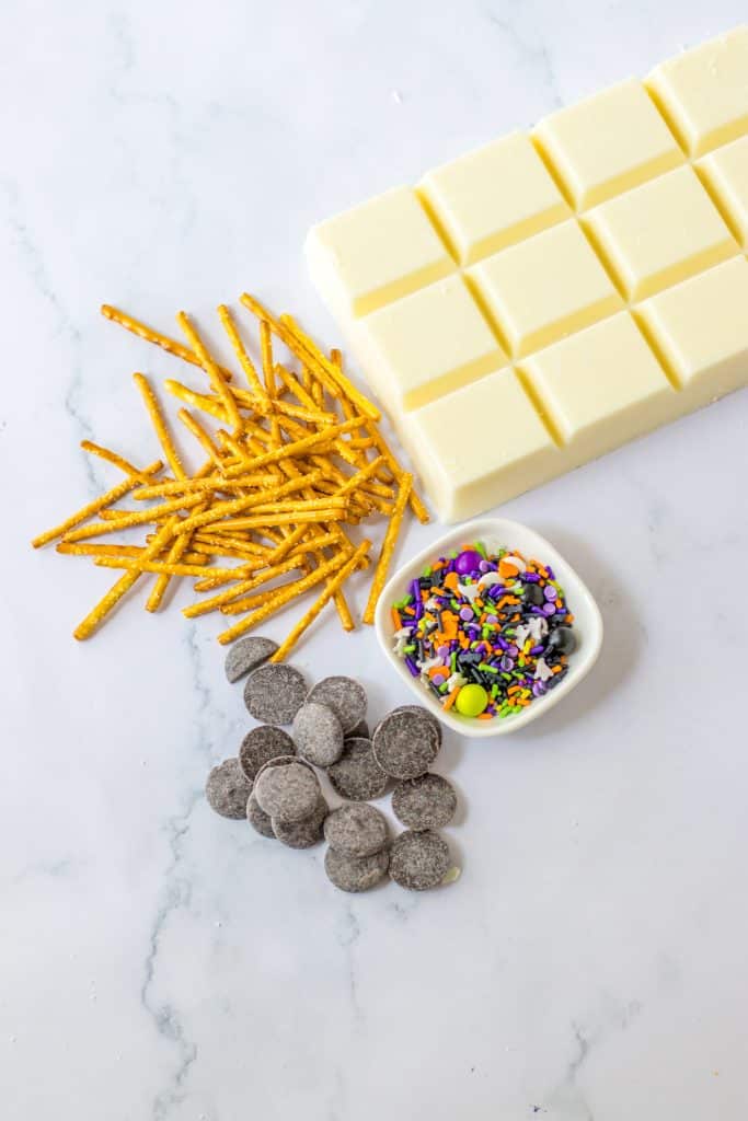 Spiderweb Pretzel Bark ingredients