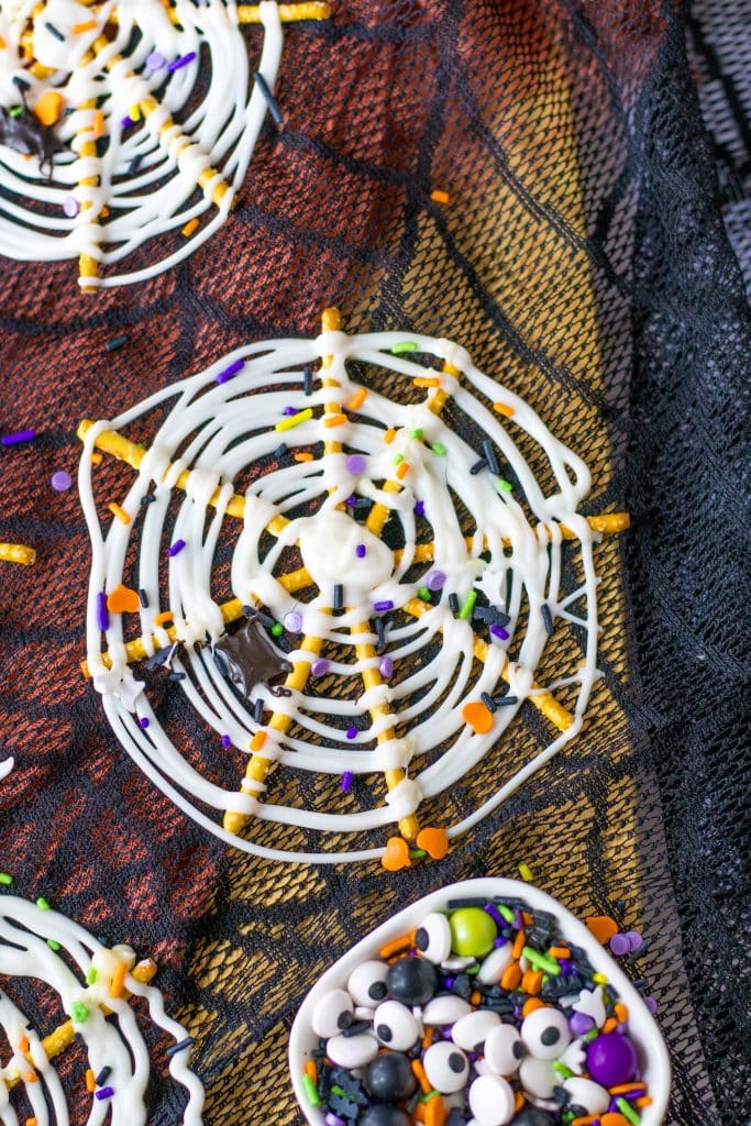 Spiderweb Pretzel Bark close up