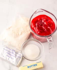 Strawberry Cheesecake Dump Cake ingredients