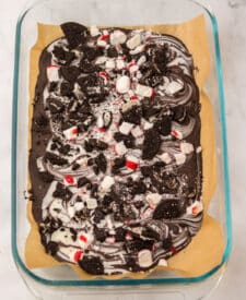 Peppermint Oreo Bark in pan cooling